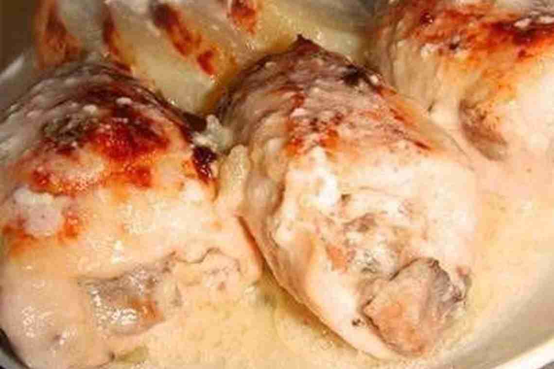 Куриные рулетики с грибами в духовке и на сковороде