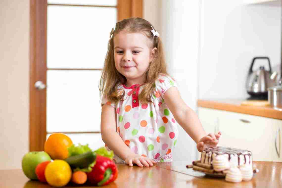 Как отучить ребенка от вредной еды