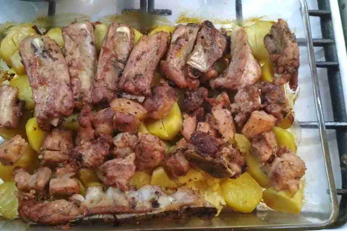 Свиные ребрышки с картошкой: вкусные рецепты