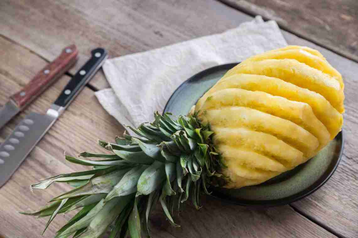 Почему от ананаса щипет язык и рот