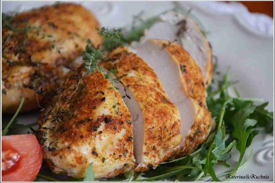 Как приготовить куриную грудку в духовке вкусно, сытно и быстро?