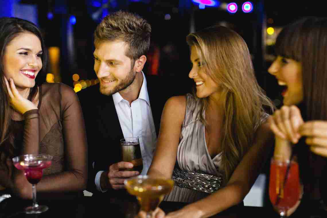 4 причины позволить подруге заигрывать с вашим мужчиной