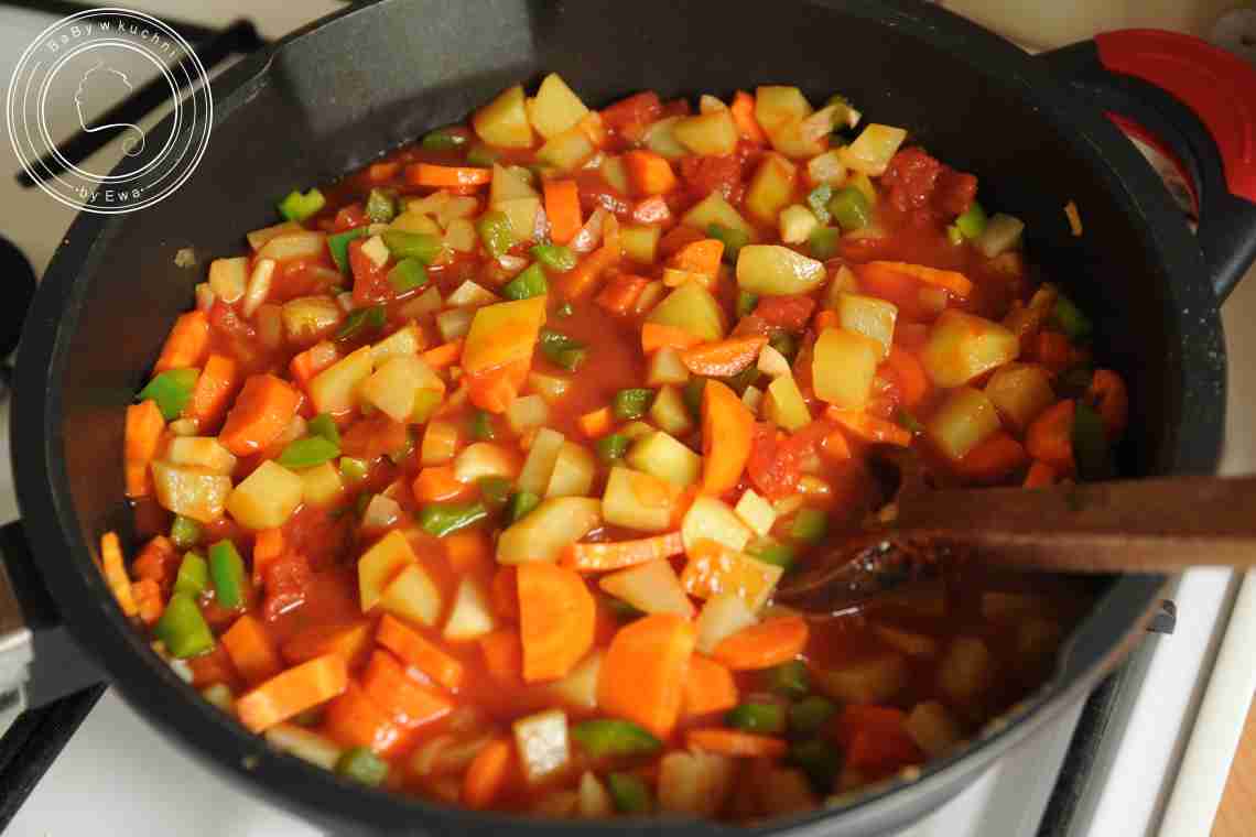 Как приготовить тушеные овощи с кетчупом