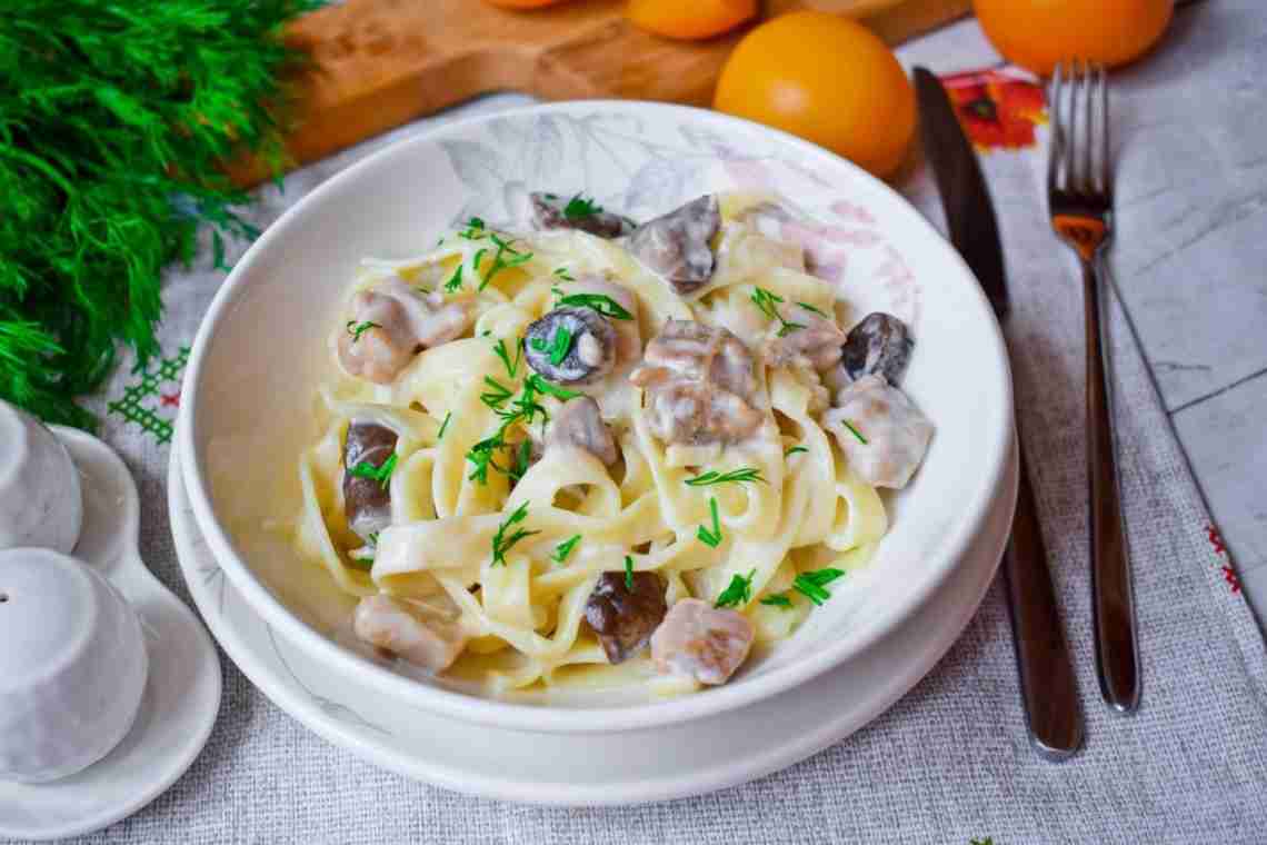 Паста с курицей в сливочном соусе