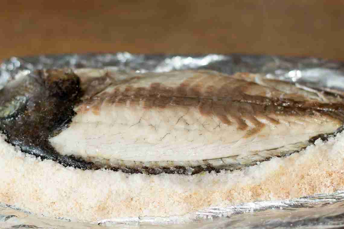 Как приготовить рыбу под солью