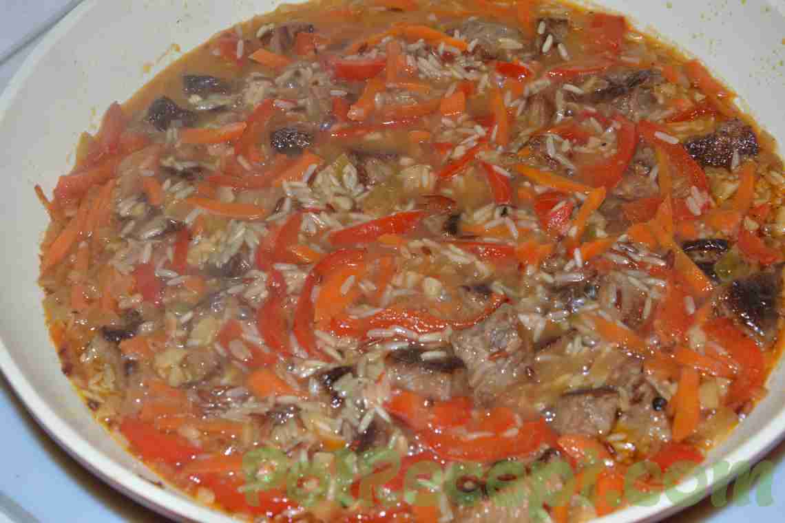 Рис, тушенный с мясом и овощами