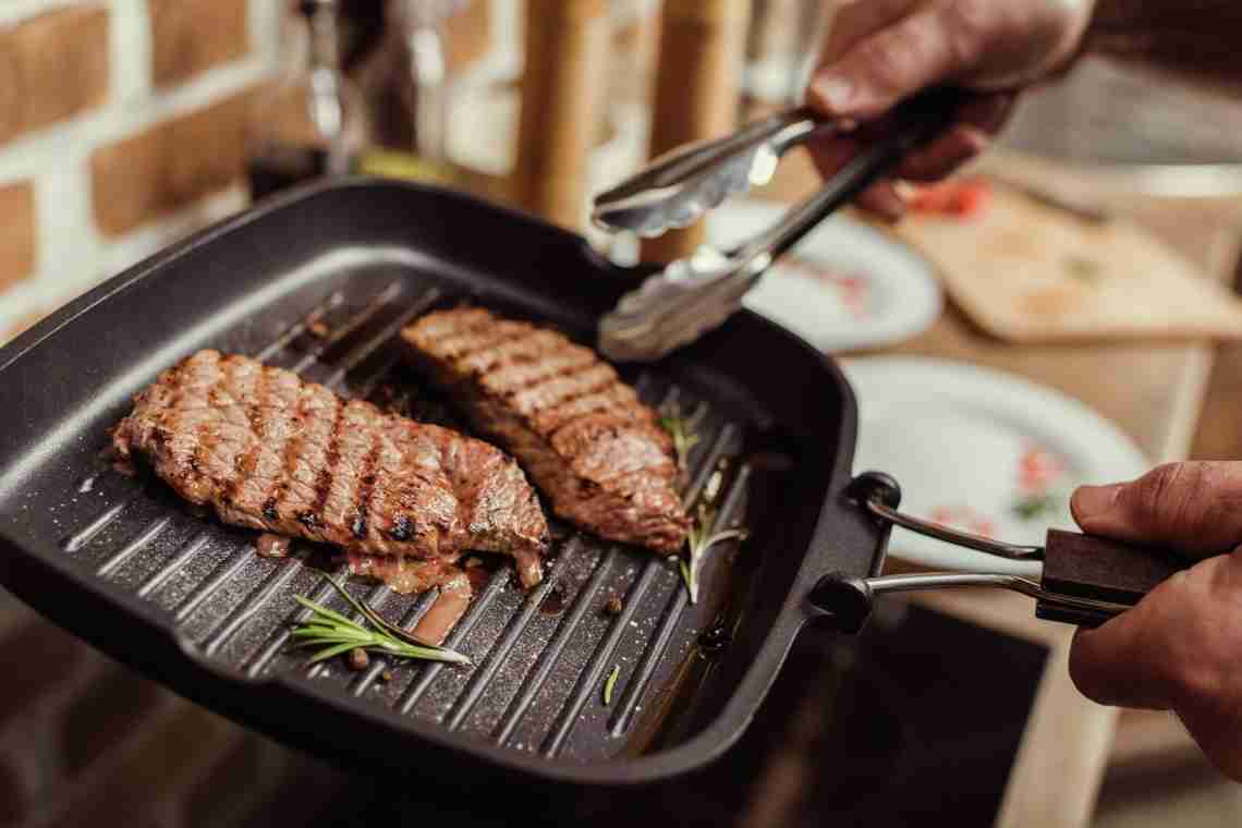 Как пожарить мясо на сухой сковороде