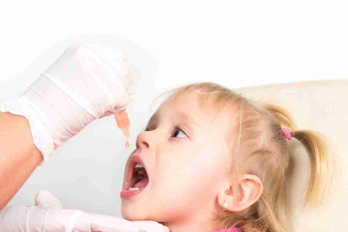 Полиомиелит у ребенка: его опасность, лечение и предупреждение