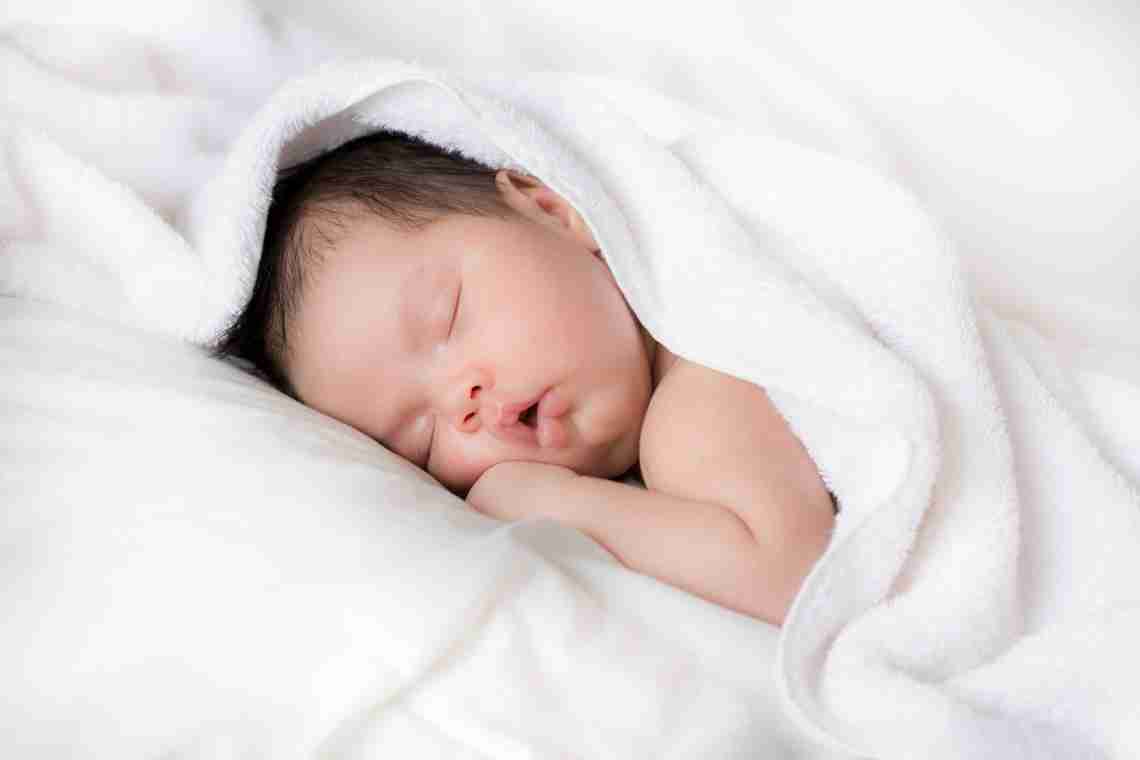 Сколько должен спать новорожденный младенец?