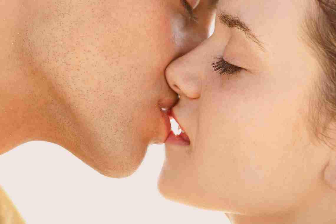 Как правильно целоваться мужчине: 10 основных правил