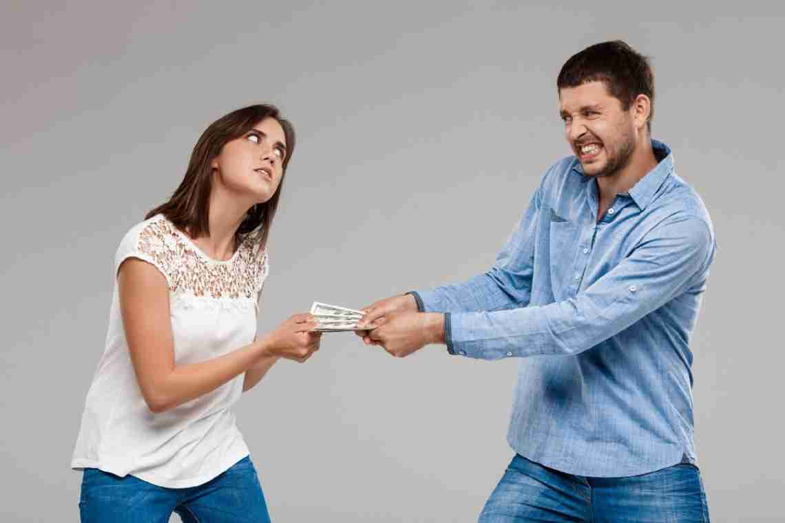 Как узнать, прячет ли муж от вас деньги