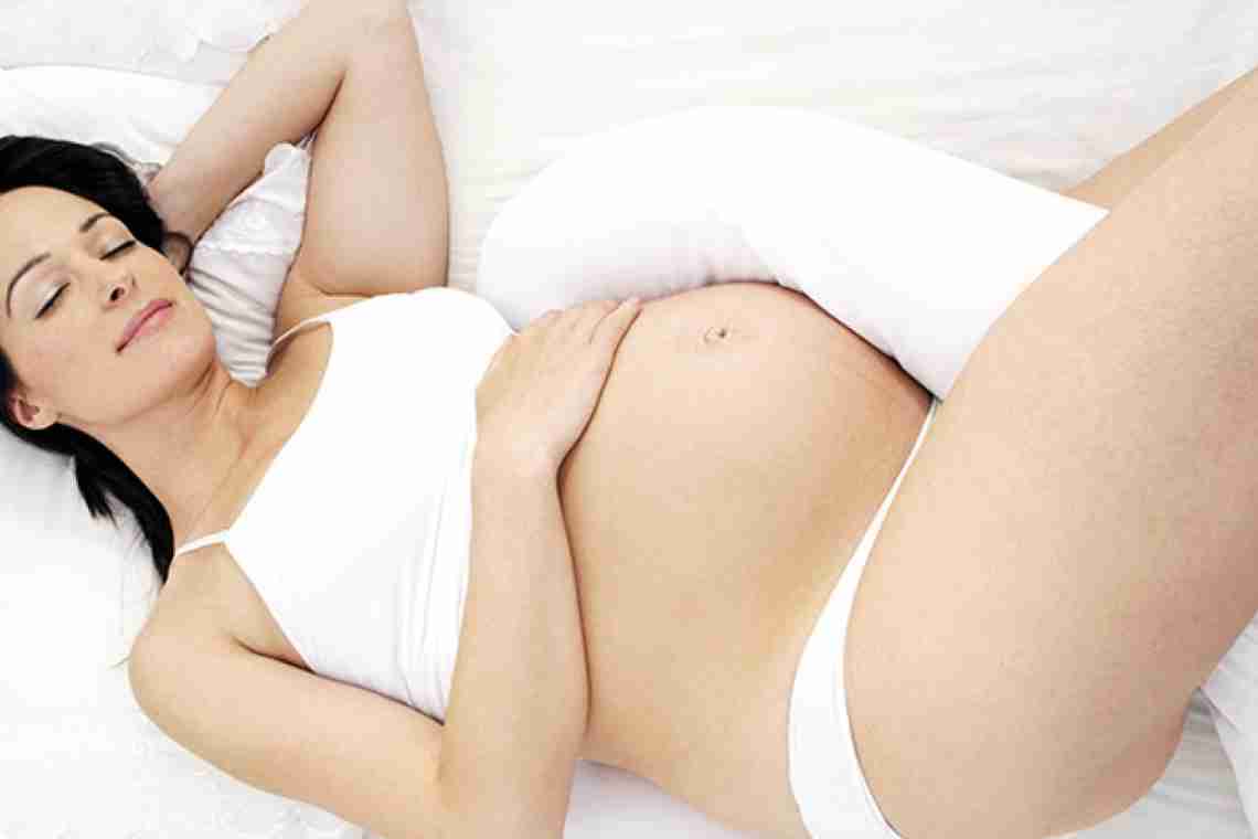Почему женщине на большом сроке беременности нельзя спать на спине