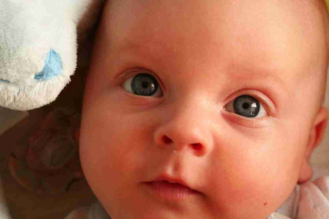 Как меняется цвет глаз у детей