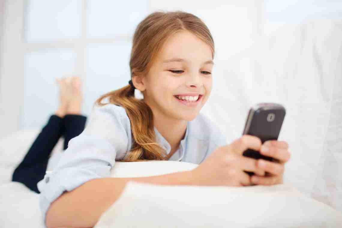 Какой телефон купить ребенку: мнение родителей