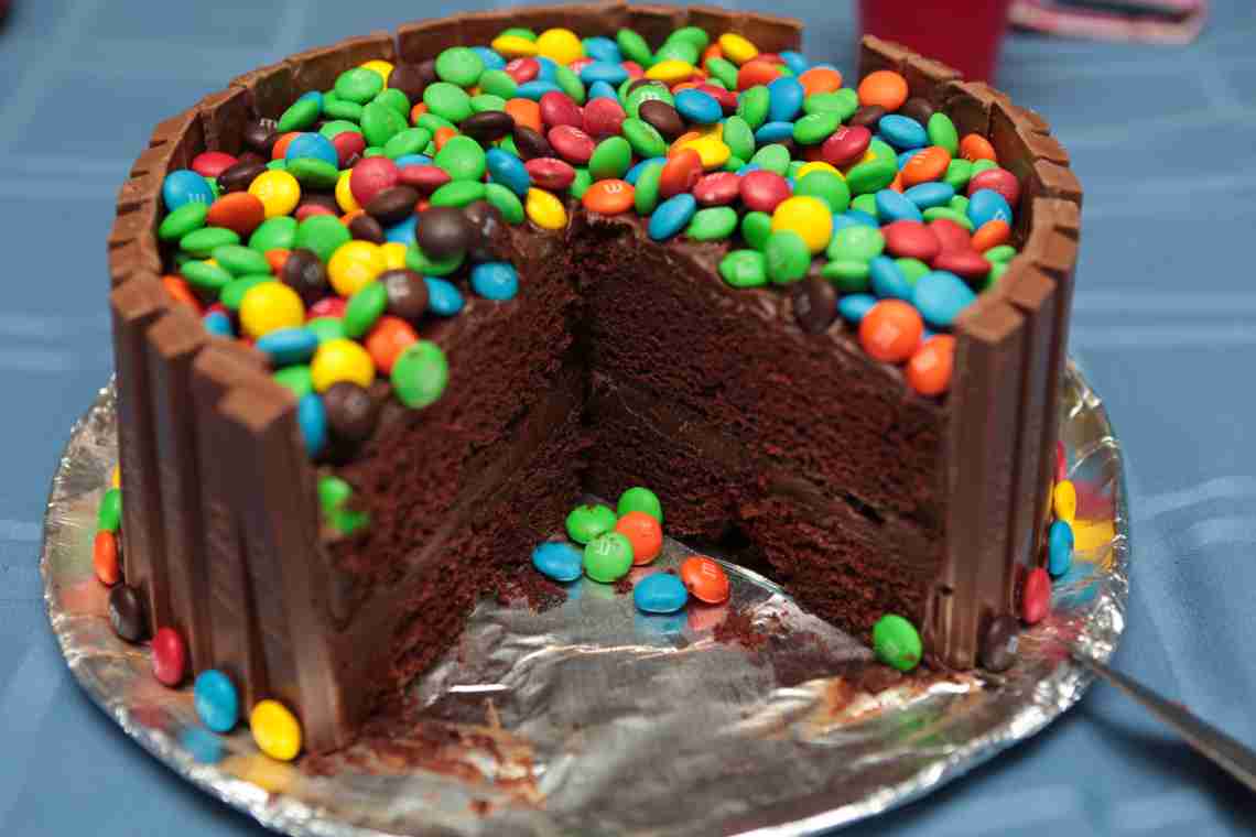 Как украсить торт ко дню рождения ребенка
