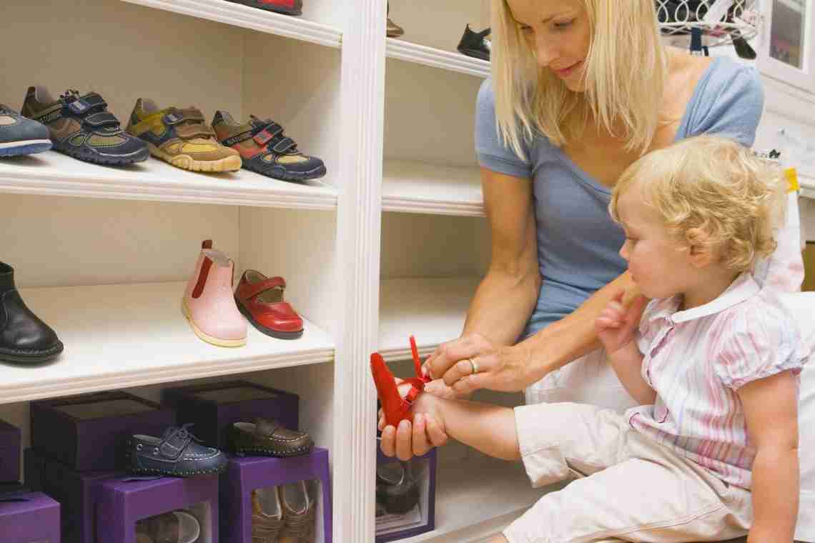 Как выбрать малышу обувь