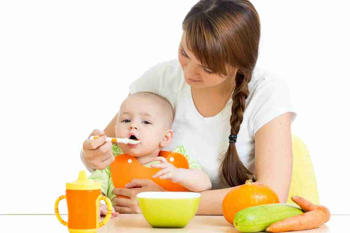 Питание ребенка: как правильно вводить прикорм