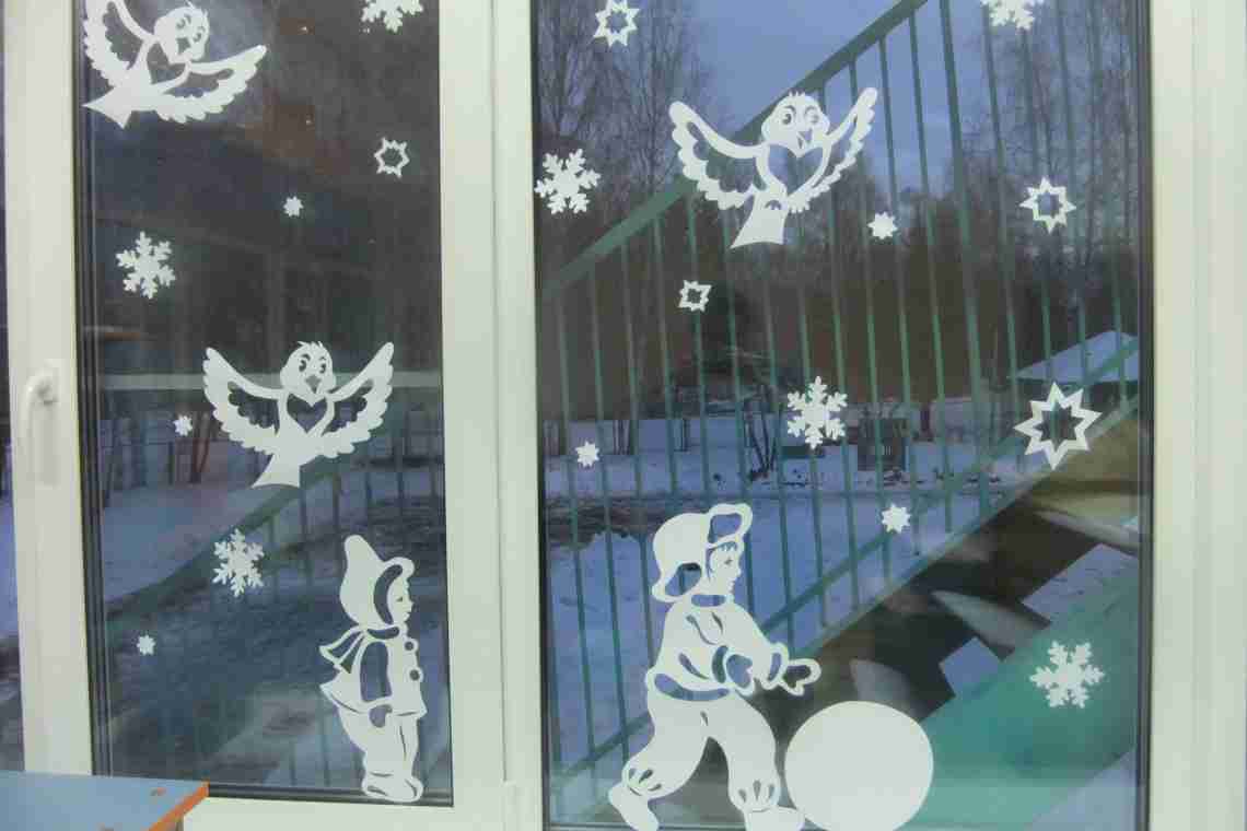 Как оформить окна в детском саду