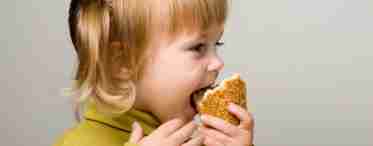 Как давать ребенку хлеб