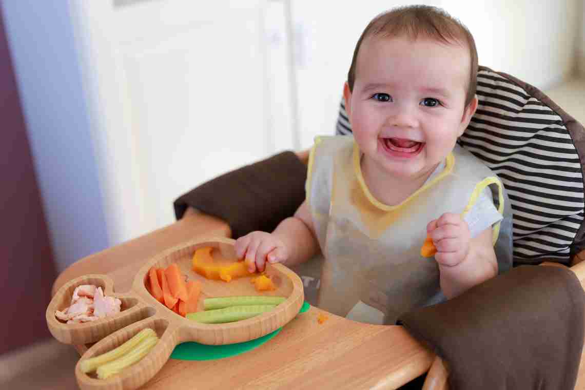 Чем кормить ребенка в 7 месяцев