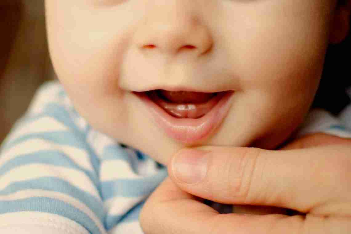 У малыша режутся зубы: чем помочь в такой ситуации?