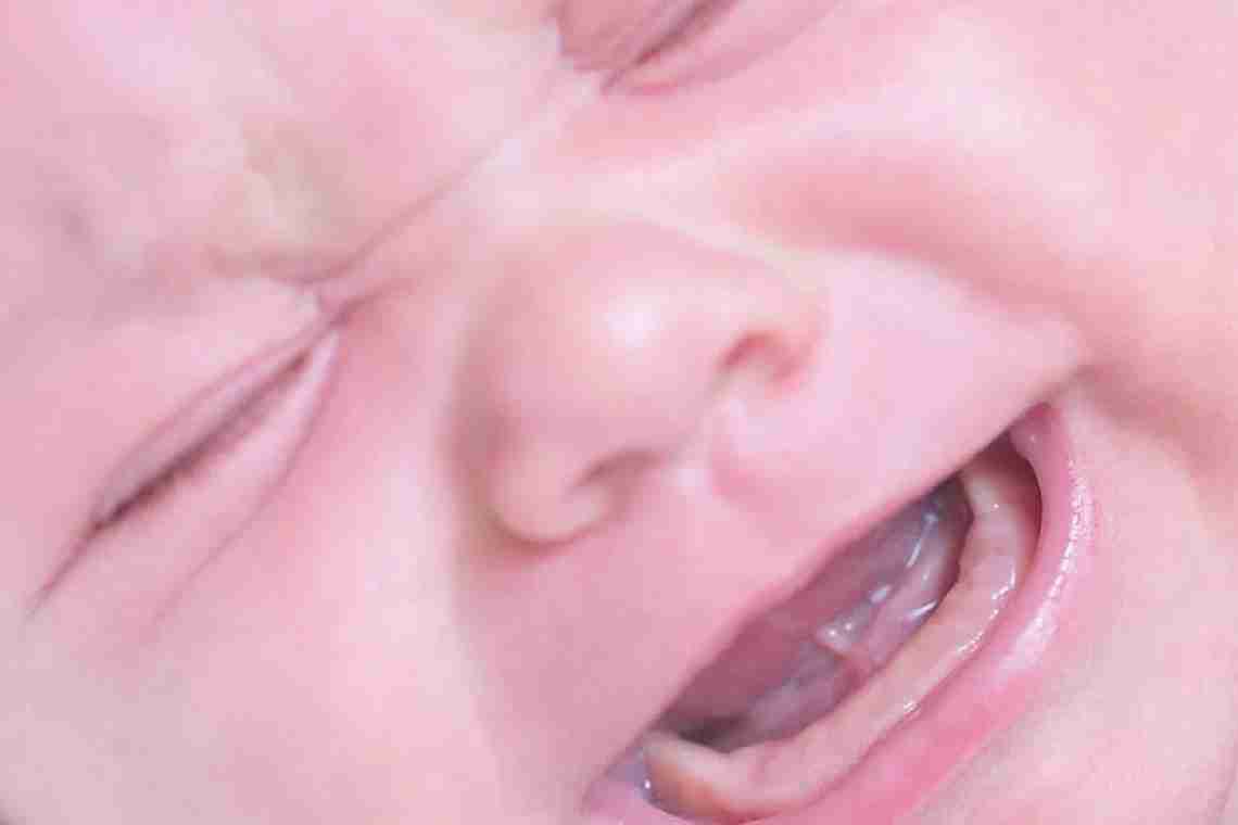 У вашего малыша режутся зубки? Симптомы и первая помощь