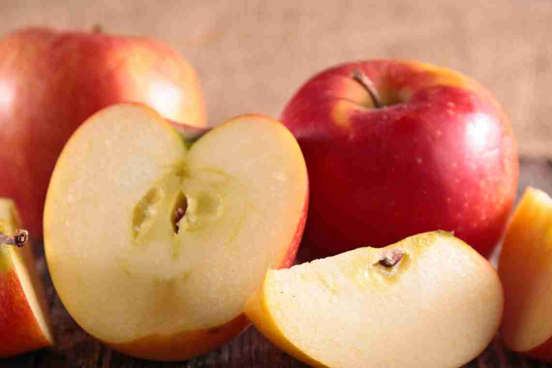 Скільки цукру міститься в яблуках