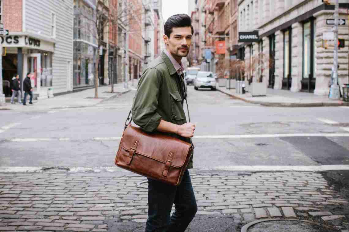 Мужские сумки через плечо: эволюция стиля и практичности