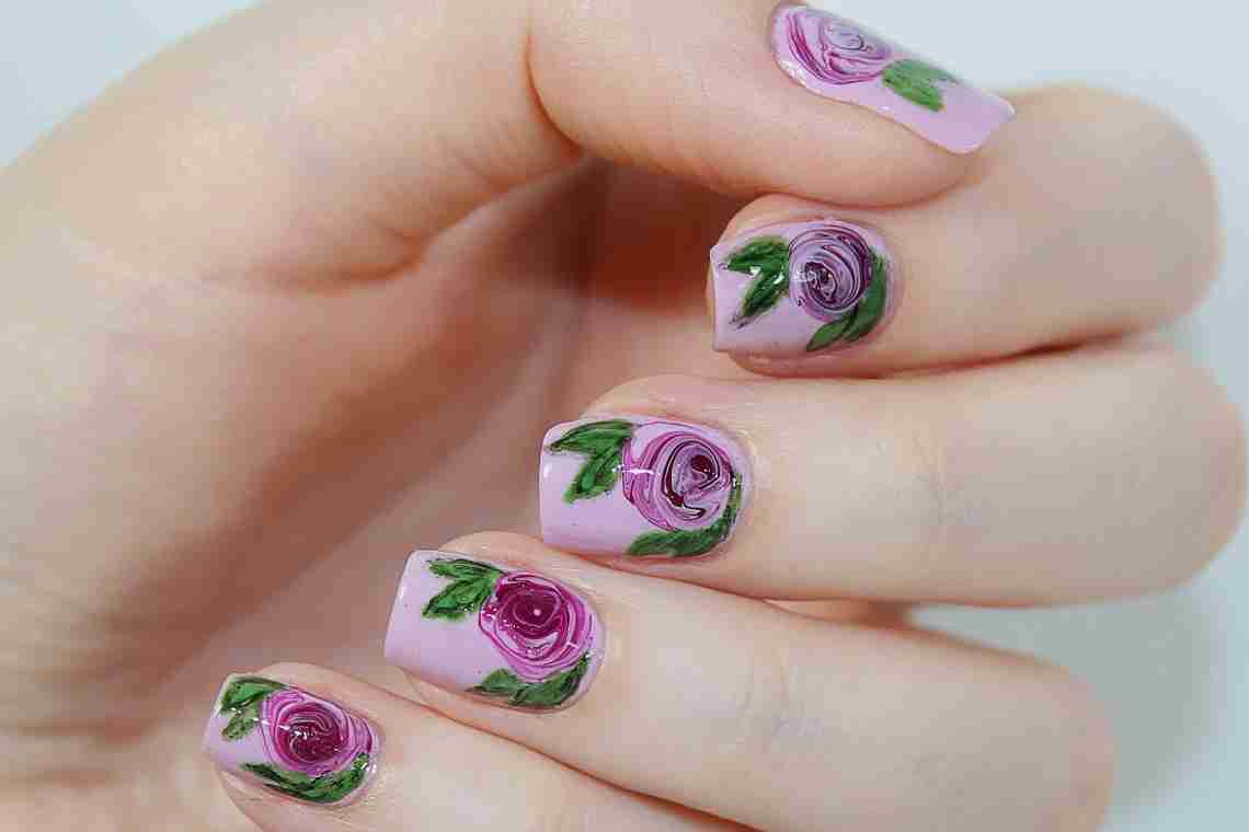 Як намалювати троянду на нігтях