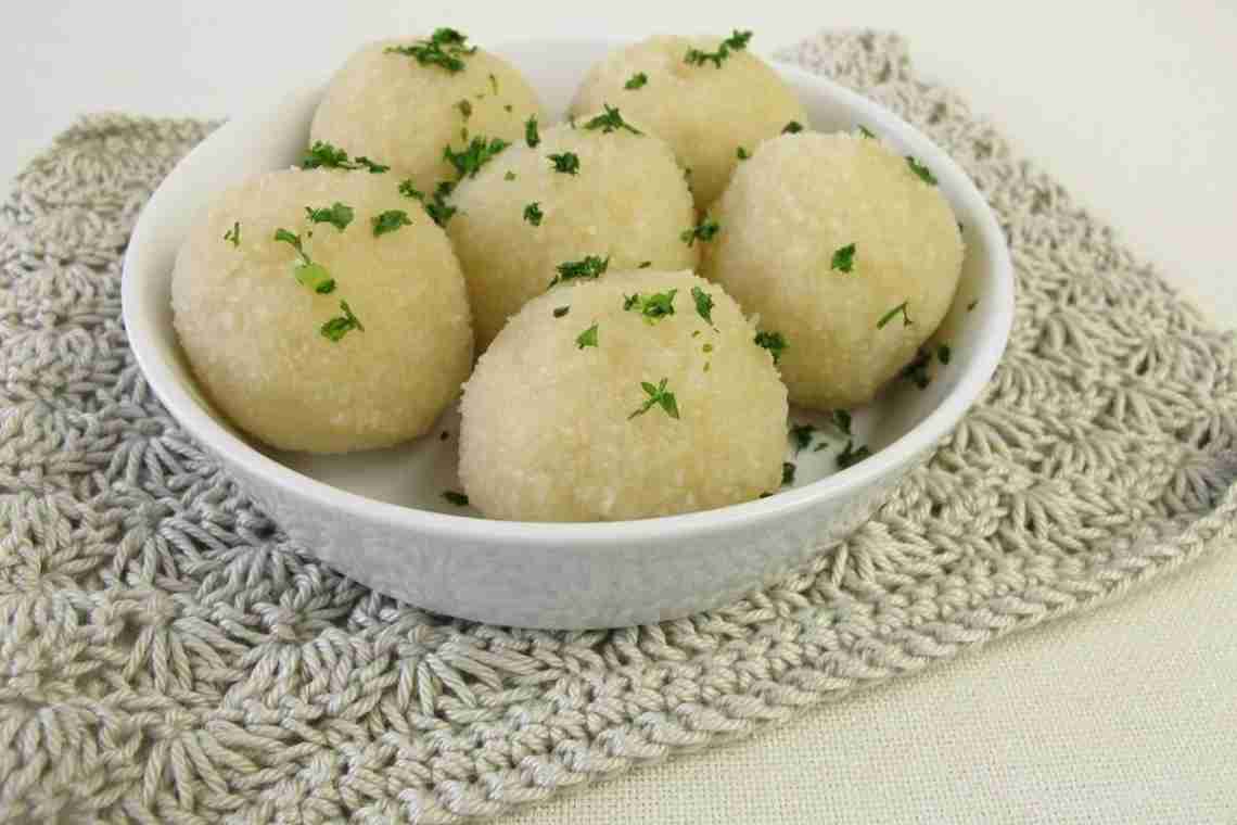 Парові картопляні кнедлики з грибами