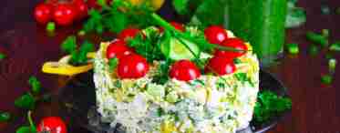 «Весняно-літній салат з редісу, огірка і яєць з сухариками»