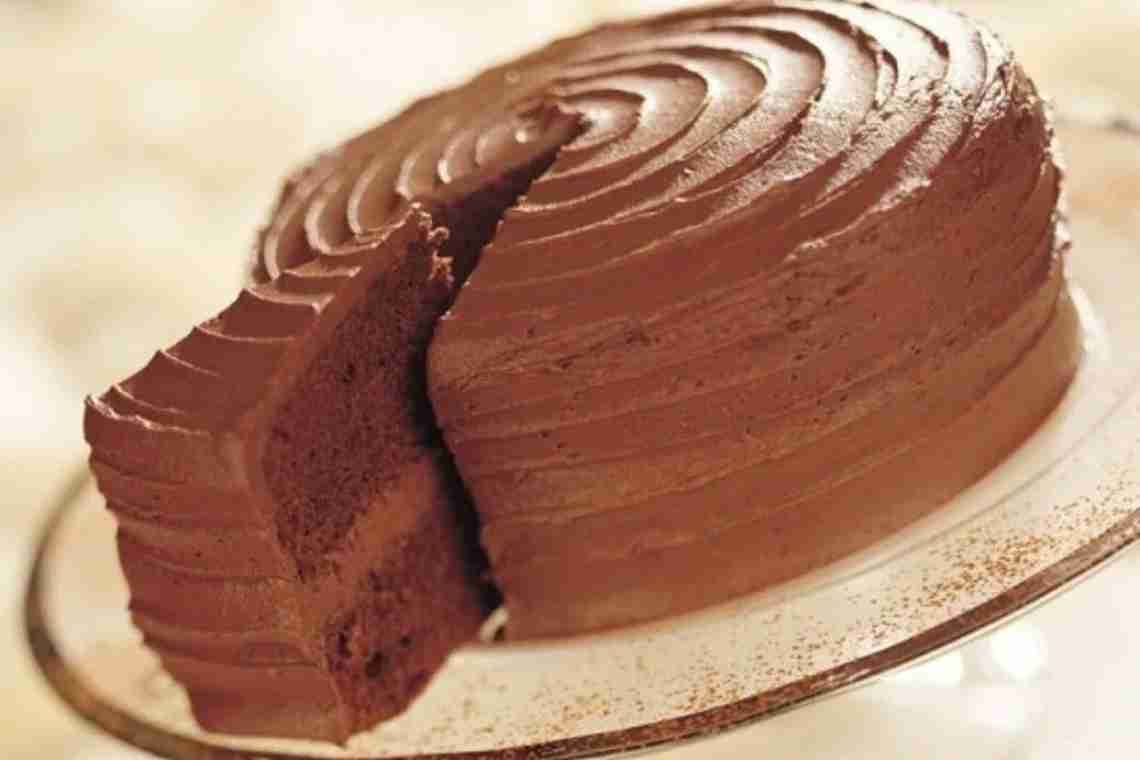 Торт бісквітний Повітряний зефір у шоколаді