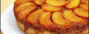 Пиріг-перевертиш з персиками
