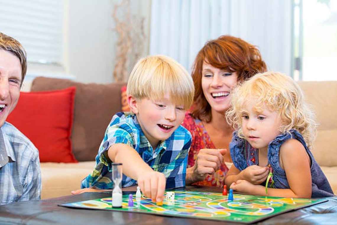 Настільні та карткові ігри: веселе та корисне дозвілля для дітей