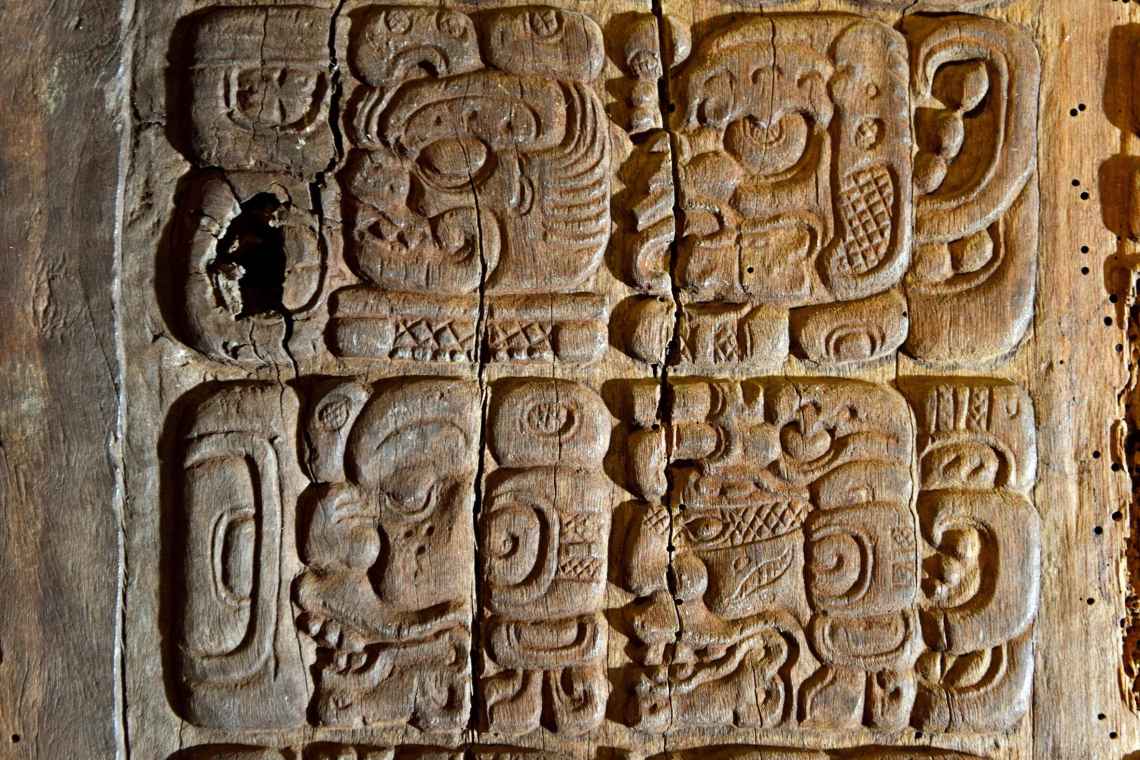 Криві, що обертаються, в майя