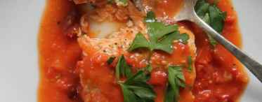 Бамія з рибою в томатному соусі